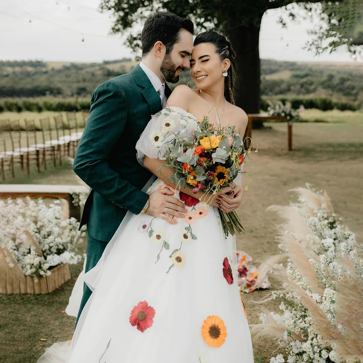 Plus Size Colorful Bridal Gown With Detachable Train Off-the-Shoulder Customized Short Lantern Sleeves Luxury Wedding Dress