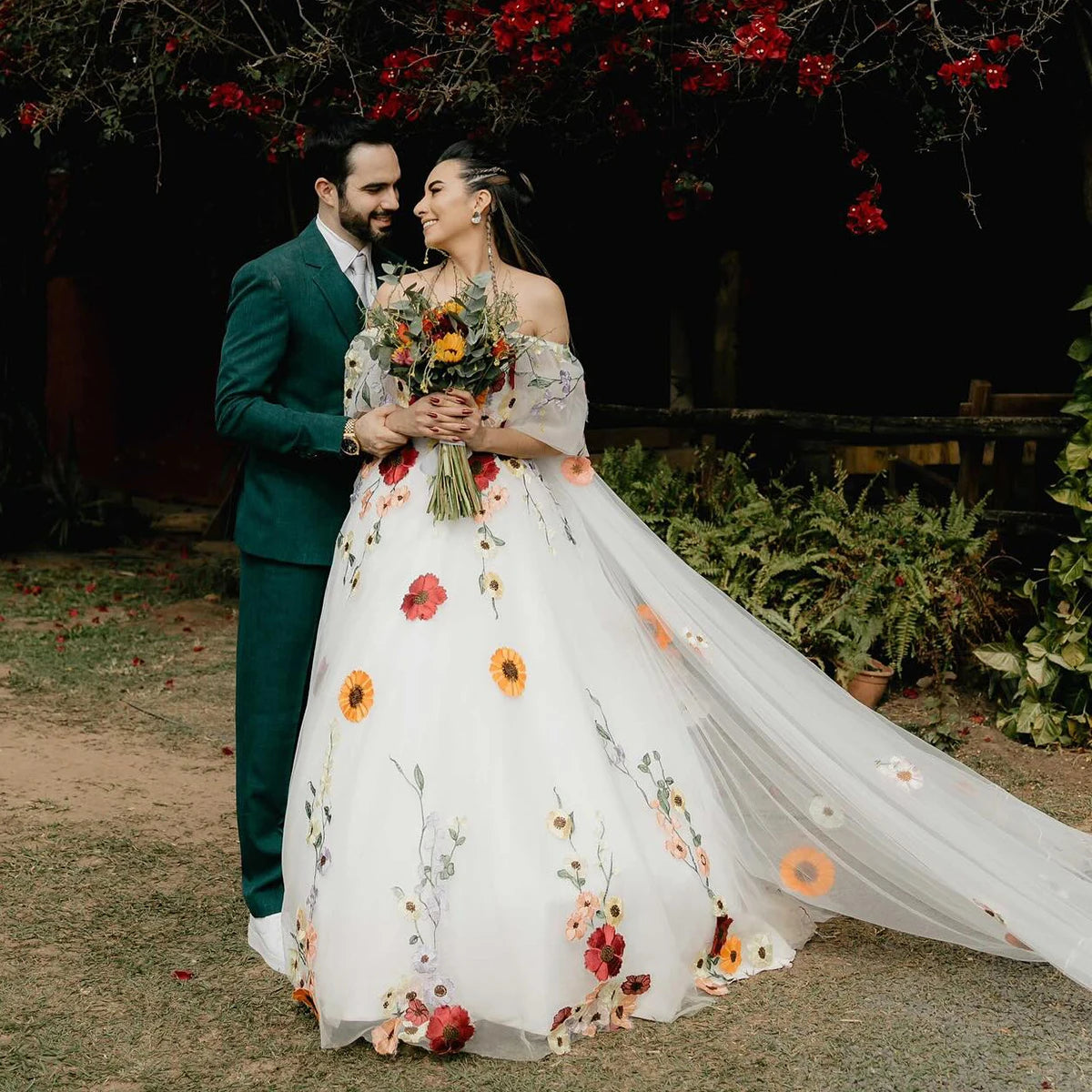 Plus Size Colorful Bridal Gown With Detachable Train Off-the-Shoulder Customized Short Lantern Sleeves Luxury Wedding Dress
