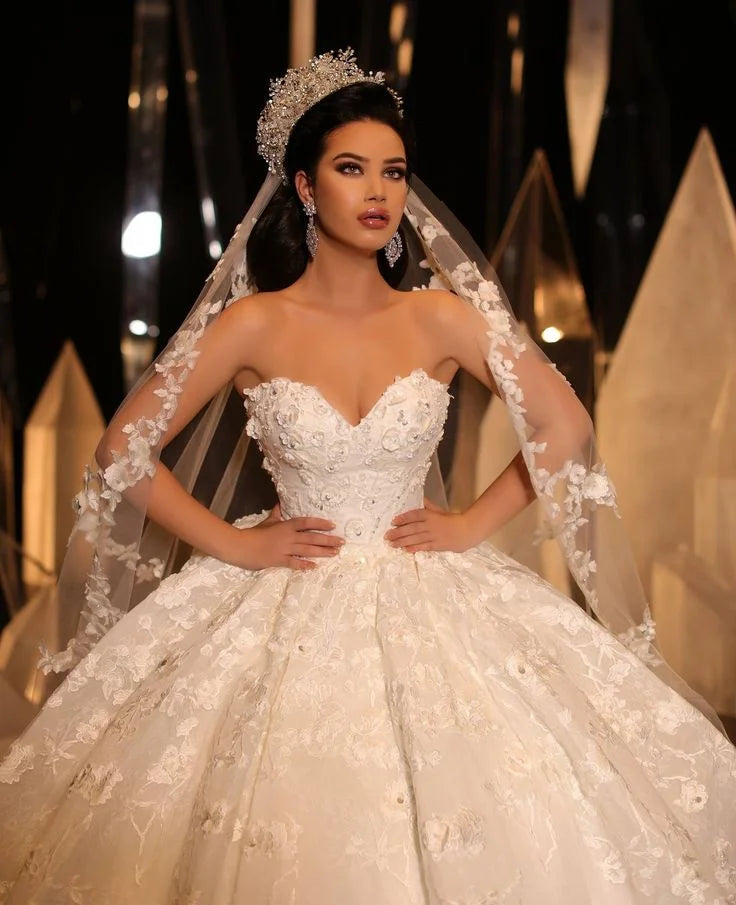 Luxury Ball Gown Wedding Dress For Bride Sweetheart Lace Appliques Floral Long Train Bridal Gown Vestido De Noiva Customized