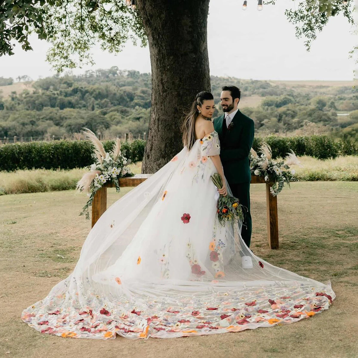 Plus Size Colorful Bridal Gown With Detachable Train Off-the-Shoulder Customized Short Lantern Sleeves Luxury Wedding Dress