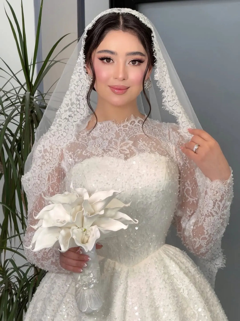 Customized High Collar Long Sleeve Lace Ball Dress A-line Square Collar Shining Bride Dress Church Train Luxury Wedding Dress