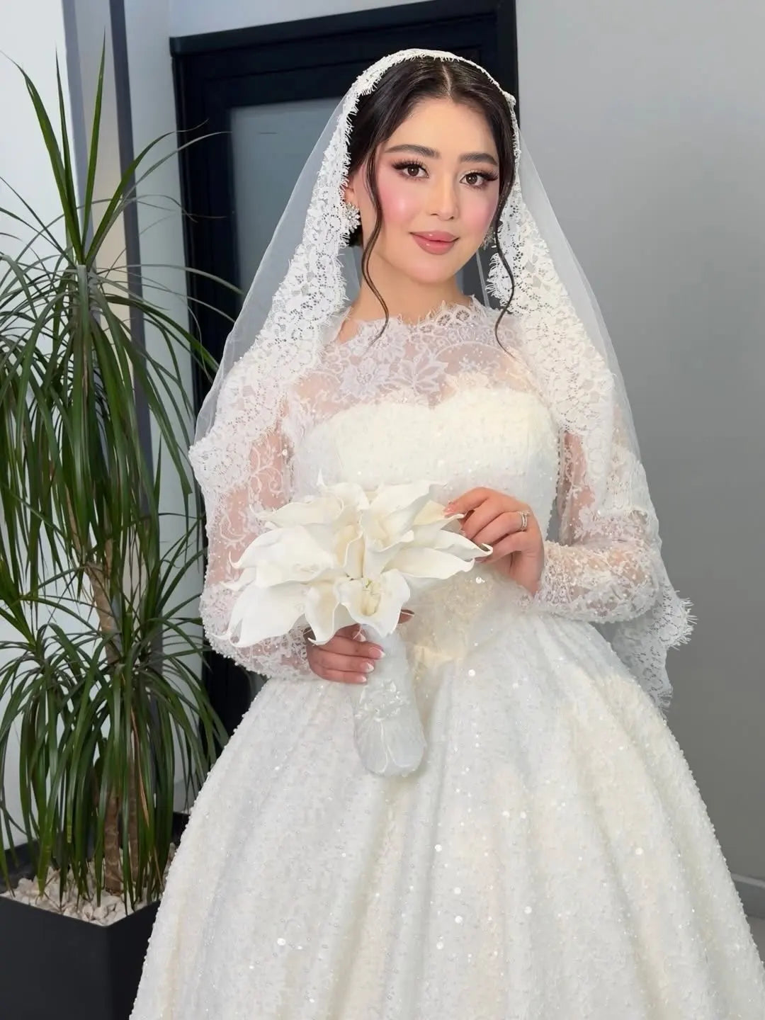 Customized High Collar Long Sleeve Lace Ball Dress A-line Square Collar Shining Bride Dress Church Train Luxury Wedding Dress